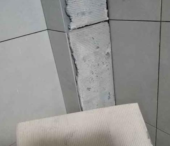 濉溪瓷砖空鼓维修公司分享下厨房瓷砖脱落的补救措施。